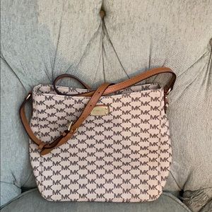 Michael kors crossbody bag